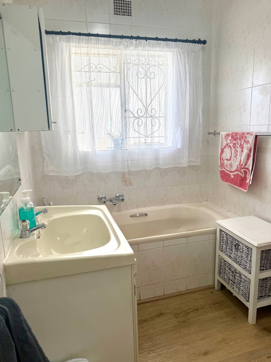4 Bedroom Property for Sale in Amandelrug Western Cape